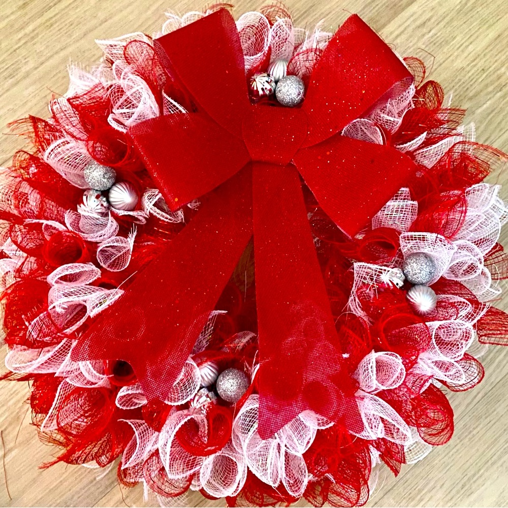 Christmas Wreath Red & White!